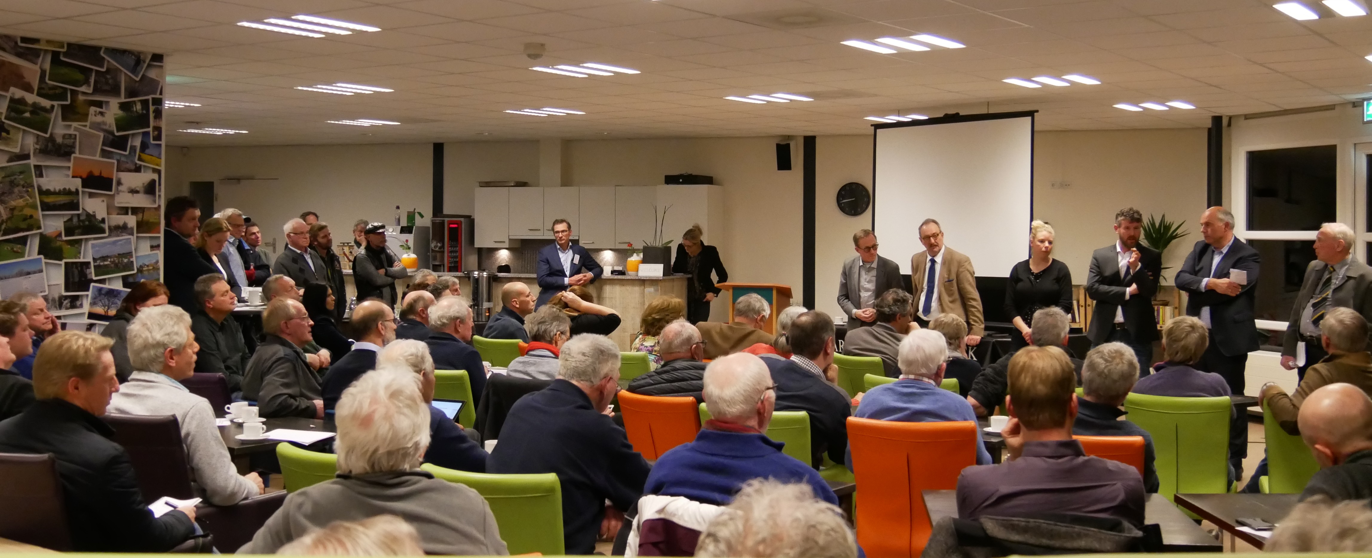 Foto aanwezigen met sprekers